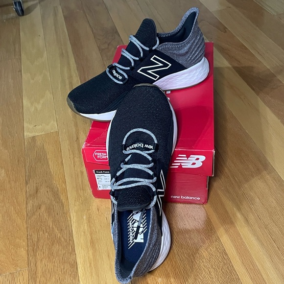 New Balance Fresh Foam Roav Athletic Shoes Black and Grey Womens size 9.5 
New - Picture 2 of 13